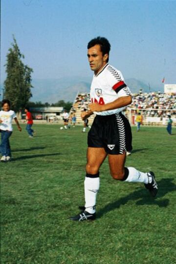 El volante jugó 96 partidos en torneos sudamericanos, en cuatro equipos distintos: Colo Colo (65), Universidad Católica (22), Barcelona de Guayaquil (8) y Argentinos Juniors (1).