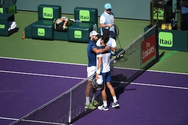 Djokovic struggles continue; Cilic, Dimitrov progress