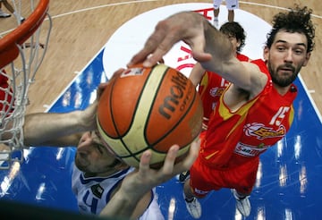 Uno de los jugadores que hizo que en la final de Saitama no se echara en falta a Pau Gasol. M芍ximo anotador ante Grecia (20 puntos, los mismos que Juan Carlos Navarro), con un 6/11 en triples en aquella final. Garbajosa fue incluido en el quinteto ideal j