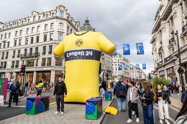 Desde Trafalgar Square hasta Regent Street, los dos grandes puntos de interés para aficionados y turistas, los escudos, banderas y pancartas del Real Madrid y Borussia de Dortmund adornan las calles londinenses.