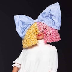 Sia anuncia que es abuela unos meses después de adoptar a sus dos hijos adolescentes