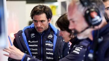 Carlos Sainz, en el box de Williams.