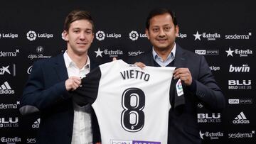 Vietto, en su presentaci&oacute;n con Anil Murthy.