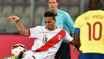 Perú conserva ilusión de Mundial con triunfo a Ecuador
