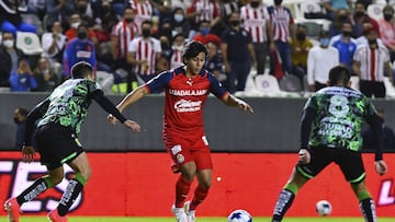 Jos&eacute; Juan Mac&iacute;as durante un partido con Chivas