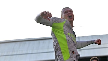 Manchester City's Norwegian striker #09 Erling Haaland celebrates after scoring the opening goal of the English Premier League football match between Crystal Palace and Manchester City at Selhurst Park in south London on December 14, 2025. (Photo by Glyn KIRK / AFP) / RESTRICTED TO EDITORIAL USE. No use with unauthorized audio, video, data, fixture lists, club/league logos or 'live' services. Online in-match use limited to 120 images. An additional 40 images may be used in extra time. No video emulation. Social media in-match use limited to 120 images. An additional 40 images may be used in extra time. No use in betting publications, games or single club/league/player publications. /