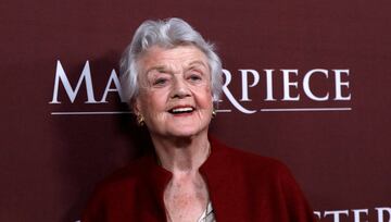 Angela Lansbury murió el 11 de octubre a los 96 años de edad de manera pacífica y mientras dormía en su casa de Los Ángeles. Una noticia que conmocionó al mundo del cine, y es que la actriz fue famosa por su papel en 'Se ha escrito un crimen', y por ficciones infantiles como 'Anastasia' y 'La bella y la bestia'.