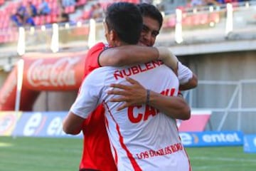 Ñublense se hizo fuerte en casa y derrotó por tres a uno a Huachipato que tiene nuevo entrenador.