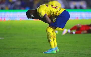 Cristian Borja se lamenta por una jugada que no culminó en gol.
