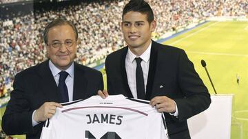 James Rodríguez, con Florentino Pérez el día de su presentación.