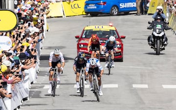 Los ciclistas Ayuso, Roglic, Evenepoel, Rodríguez y Vingegaard en la llegada de Valloire. 
