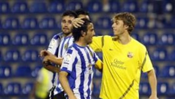 <b>EXBLANQUIAZUL. </b>Kiko Femenía saluda a Paco Peña tras visitar el Rico Pérez con el Barça B.