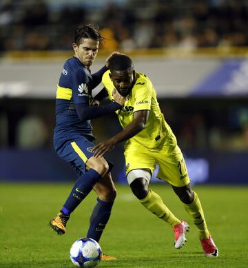 Fernando Gago y Cedric Bakumbu.