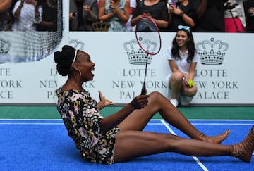 Venus Williams acabó también por los suelos.