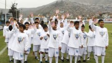 CON LOS MÁS PEQUEÑOS. La Academia abrirá escuelas en los cinco países y podrán acudir más de 5.000 niños.