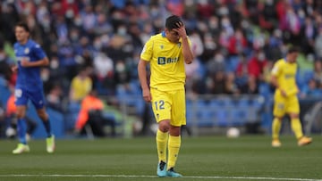 GETAFE, ESPAÑA - 21 DE NOVIEMBRE: Tomás Alarcón de Cádiz CF reacciona durante el partido de La Liga Santander entre Getafe CF y Cádiz CF en el Coliseum Alfonso Pérez el 21 de noviembre de 2021 en Getafe, España.