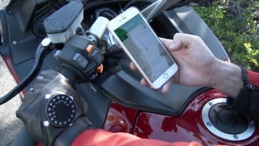 Turnpoint, el guante con GPS para motoristas