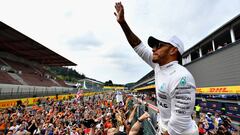 SPA, BELGIUM - AUGUST 27: Race winner Lewis Hamilton of Great Britain and Mercedes GP waves to the crowd after the Formula One Grand Prix of Belgium at Circuit de Spa-Francorchamps on August 27, 2017 in Spa, Belgium.  (Photo by Dan Mullan/Getty Images)