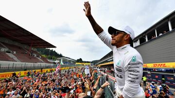 SPA, BELGIUM - AUGUST 27: Race winner Lewis Hamilton of Great Britain and Mercedes GP waves to the crowd after the Formula One Grand Prix of Belgium at Circuit de Spa-Francorchamps on August 27, 2017 in Spa, Belgium. (Photo by Dan Mullan/Getty Images)