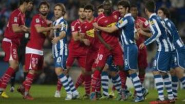IGUALDAD. El balón parado deparó tres de los cuatro goles de anoche en Cornellà-El Prat, con cierto protagonismo de Muñiz Fernández.