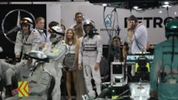 Rosberg en su garaje tras tener que abandonar en el GP de SIngapur.