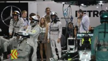 Rosberg en su garaje tras tener que abandonar en el GP de SIngapur.