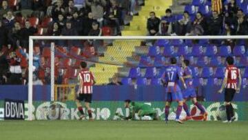 1-2. El primer gol granota lo marcó San José en propia puerta.