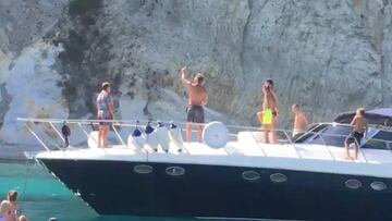 ¿Por qué se retiró? Totti provocó aplausos con su último truco