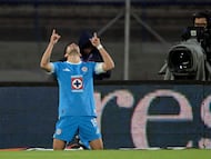 Cruz Azul's Uruguayan midfielder #15 Ignacio Rivero celebrates scoring the team's first goal during the Liga MX Clausura football match between Cruz Azul and Pachuca at the Olimpico Universitario stadium in Mexico City on February 8, 2025. (Photo by ALFREDO ESTRELLA / AFP)