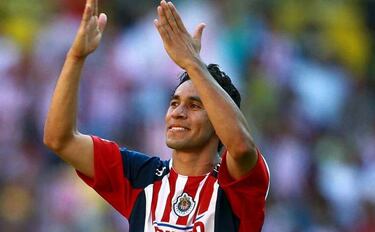 10 jugadores de Chivas y América que anotaron en su primer Clásico Nacional