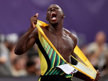 El medallista de oro Oblique Seville celebra tras competir en la final masculina de los 100 metros lisos en el segundo día del Campeonato Mundial de Atletismo Tokio 2025.