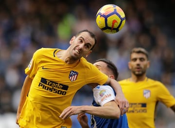 Godín con Lucas Pérez.