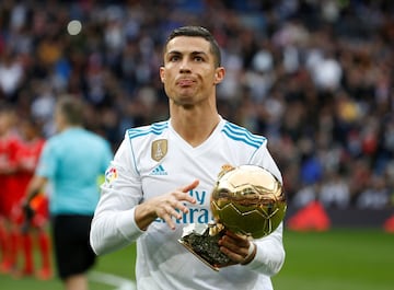 Cristiano Ronaldo ofreció su quinto Balón de Oro a la afición