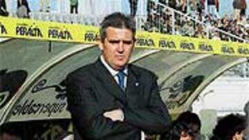 <b>EL FAVORITO</B>. Luis Sánchez Duque puede dirigir al Atlético B.