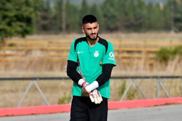 El portero balear fue la clave para que el equipo de Arrasate sumara su segundo punto. Cinco paradas espectaculares demostraron el alto nivel de este joven guardameta
