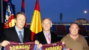 <b>40 AÑOS DEL CIUTAT. </b>El coliseo granota celebró ayer sus 40 años de vida reuniendo a buena parte del levantinismo. Estuvieron el arquitecto de la obra, Juan Antonio Estellés, ex directivos de la época como Juanjo Murria, la hija del presidente Antonio Román, además de futbolistas de Levante y Valencia que jugaron el primer partido oficial del actual estadio levantinista.