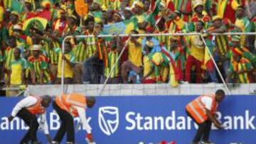 Mucho colorido en las gradas.