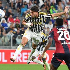 Vlahovic salva a la Juve