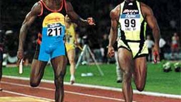 <b>CAMBIO CONSUMADO.</B> Ese es Carl Lewis (211), al final de su carrera: cambio muscular consumado.