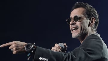 Marc Anthony kissed his wife and her baby bump at the 2023 Premio Lo Nuestro Awards