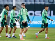Mexico national team players warm up during a training session during a training session at Soldier Field in Chicago, on March 30, 2026. Mexico is preparing for tomorrow's international friendly match against Belgium, in advance of the the 2026 World Cup. (Photo by KAMIL KRZACZYNSKI / AFP)