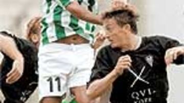 <B>NO QUIERE NI VERLO</b>. El bajo rendimiento y los desplantes de Denilson han hartado a Lopera.