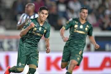 Al no ser delantero no es muy reconocido, sin embargo, Néstor Calderón fue el mejor goleador mexicano durante el Clausura 2015 al anotar 6 goles.