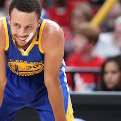 Curry se disfraza de Jordan y los Warriors barren a los Blazers