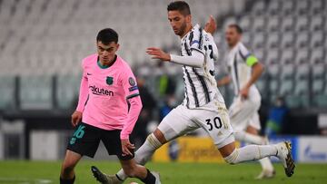Barcelona&#039;s Spanish midfielder Pedri (L) fights for the ball with Juventus&#039; Uruguayan midfielder Rodrigo Bentancur  during the UEFA Champions League Group G football match between Juventus and Barcelona on October 28, 2020 at the Juventus stadiu