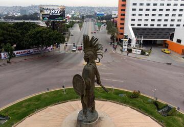 La concurrida Avenida Cuauhtémoc en Tijuana, Baja California, este martes lució vacía, luego de intensificación de las acciones de contención del coronavirus en México.