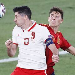 España no pasa de tercera y no somete al rival