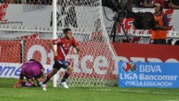 'Keko' Villalva (Veracruz) celebra el gol que significó el triunfo ante Rayados