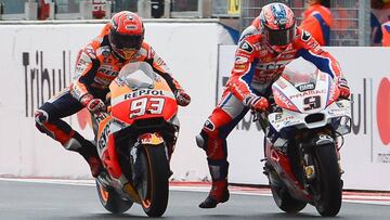 Marc Marquez y Danilo Petrucci durante el GP de San Marino 2017.