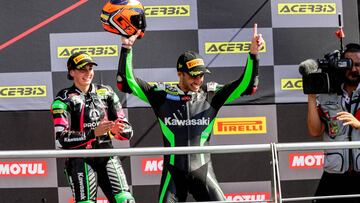 Marc García y Ana Carrasco en el podio de Jerez de SSP300.